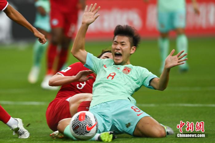 中国足球再次被逼上崖边：客场2-2平新加坡，出
