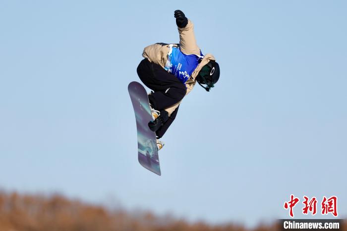 十四冬综合消息:苏翊鸣首次夺冬运会金牌,徐