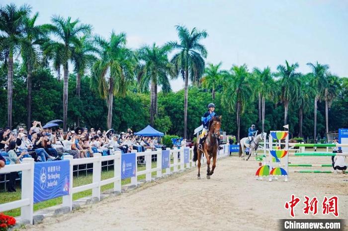 广州举行的第七届广东省马术联赛总决赛在黄村