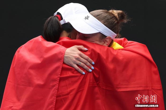 澳网女双决赛见证跨国搭档张帅与梅尔滕斯携手