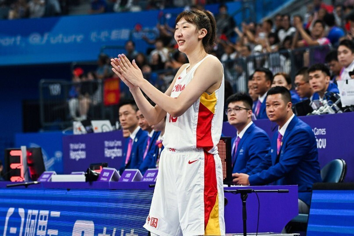 中国女篮险胜捷克韩旭高效输出助队夺关键三分