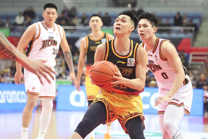 江苏肯帝亚力克长白山恩都里 庞峥麟23分引领逆