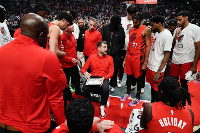 开拓者主场力克鹈鹕终结