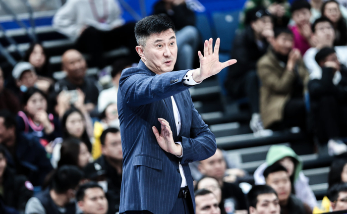 杜锋三职引争议 徐昕崛起打脸教练